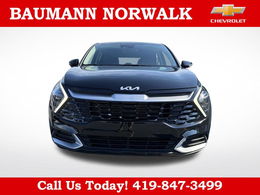 Used 2025 Kia Sportage EX FWD image 2