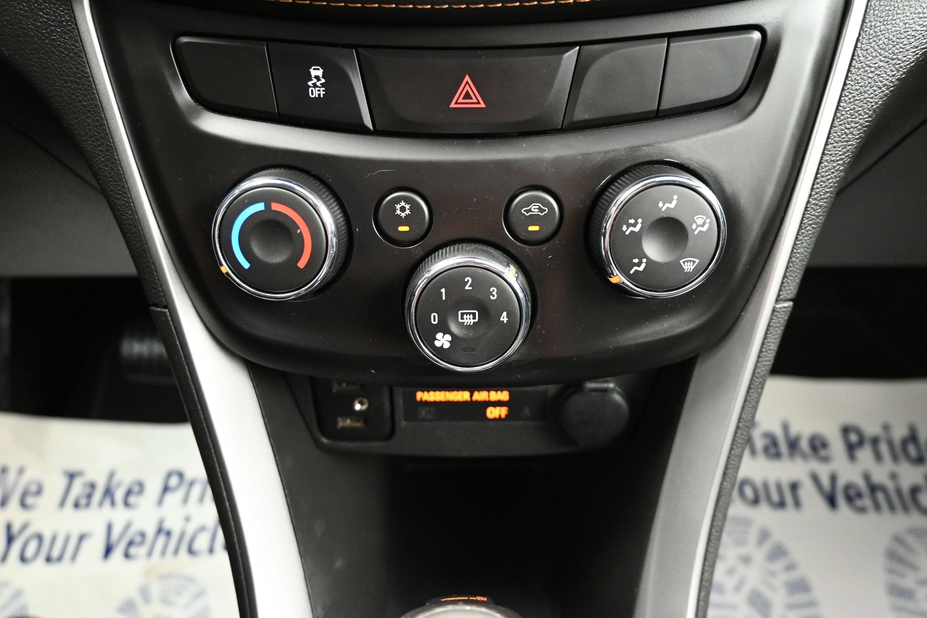 Used 2020 Chevrolet Trax LT w/ LT Convenience Package FWD image 16