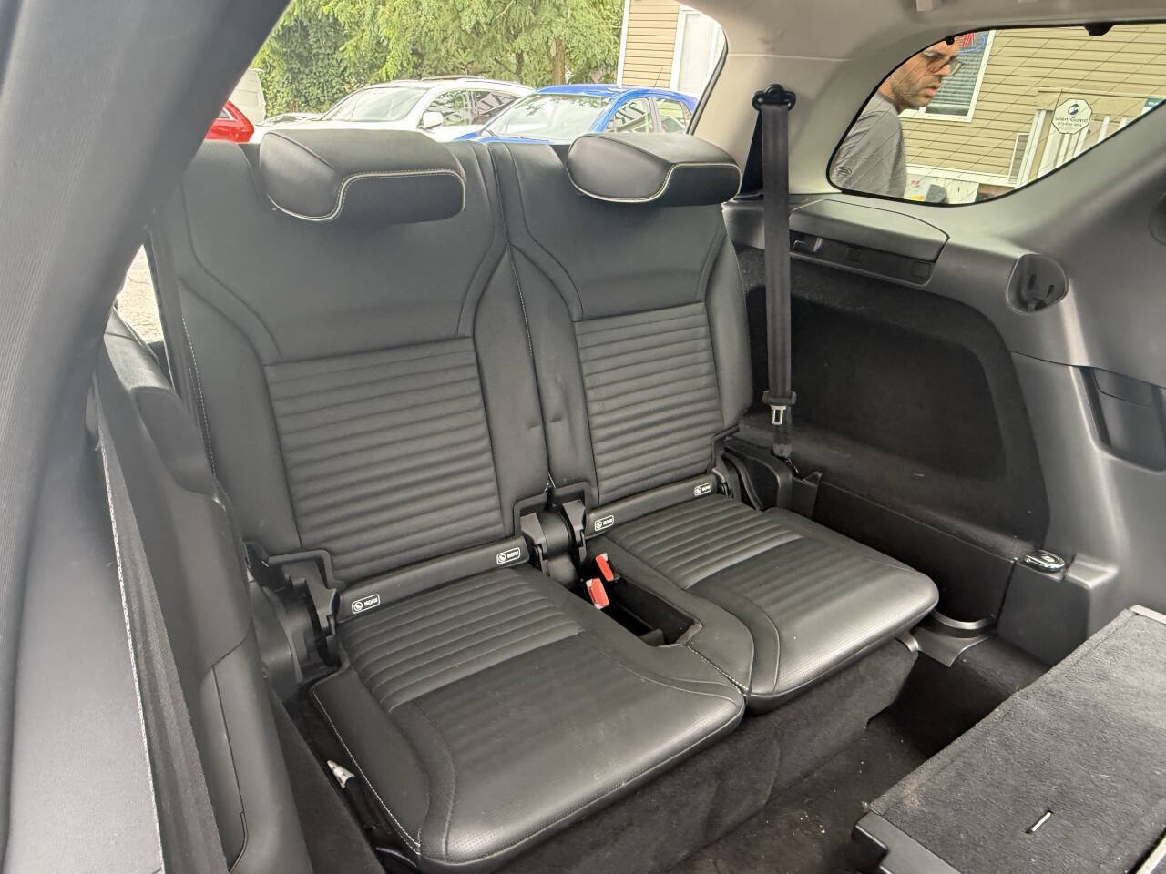 Used 2017 Land Rover Discovery First Edition AWD/4WD image 22