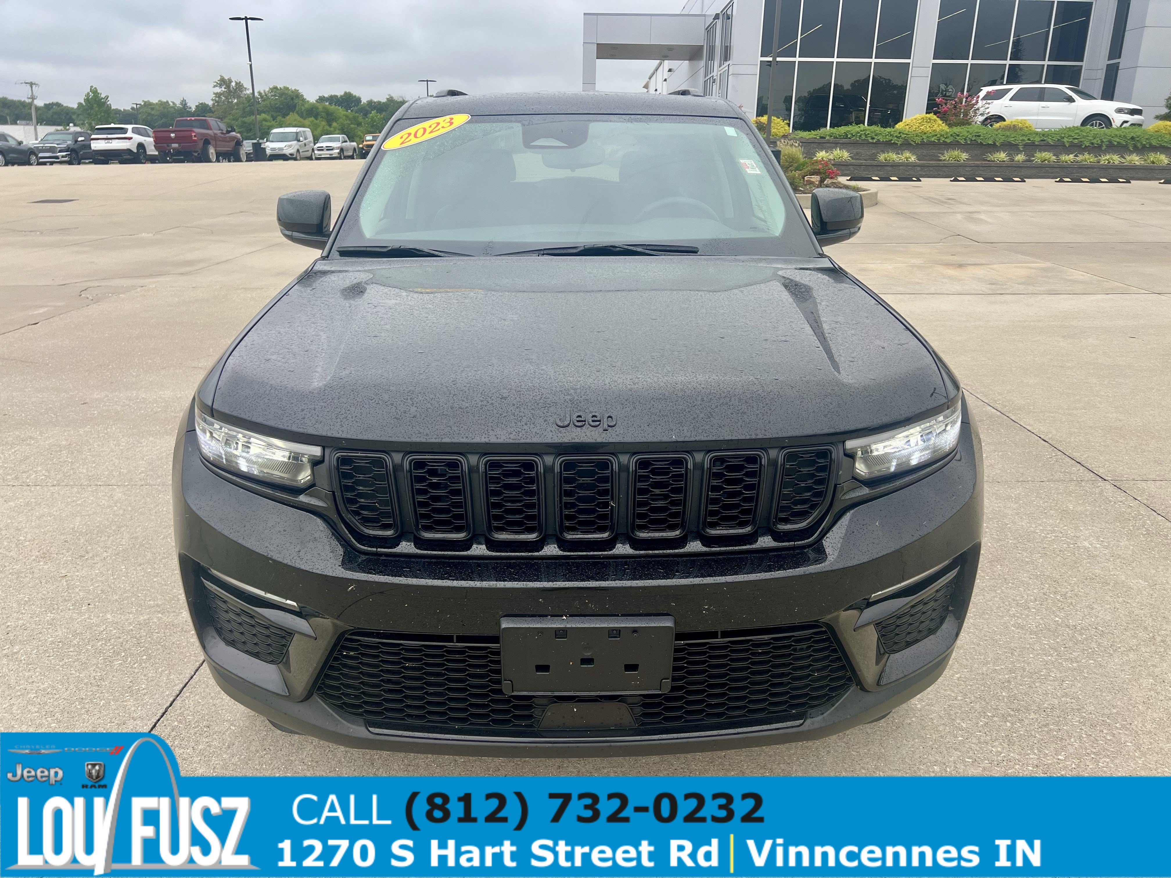 Used 2023 Jeep Grand Cherokee Limited w/ Black Appearance Package AWD/4WD image 2