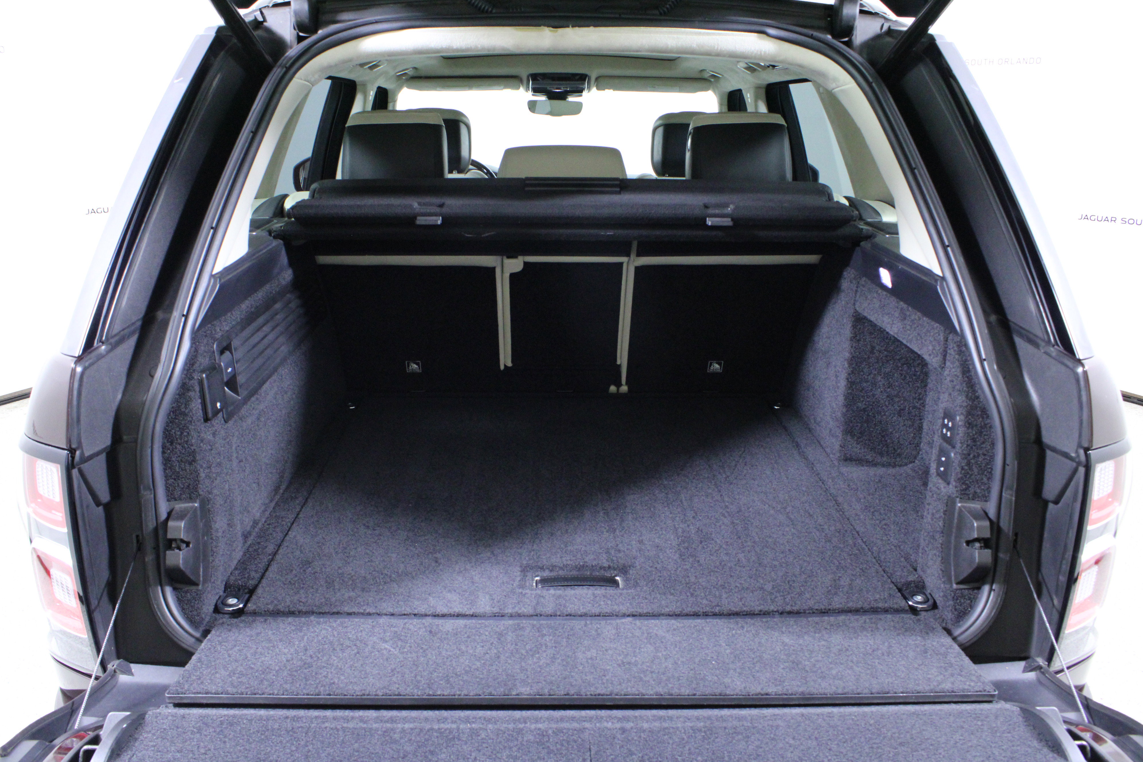 Used 2019 Land Rover Range Rover HSE image 10