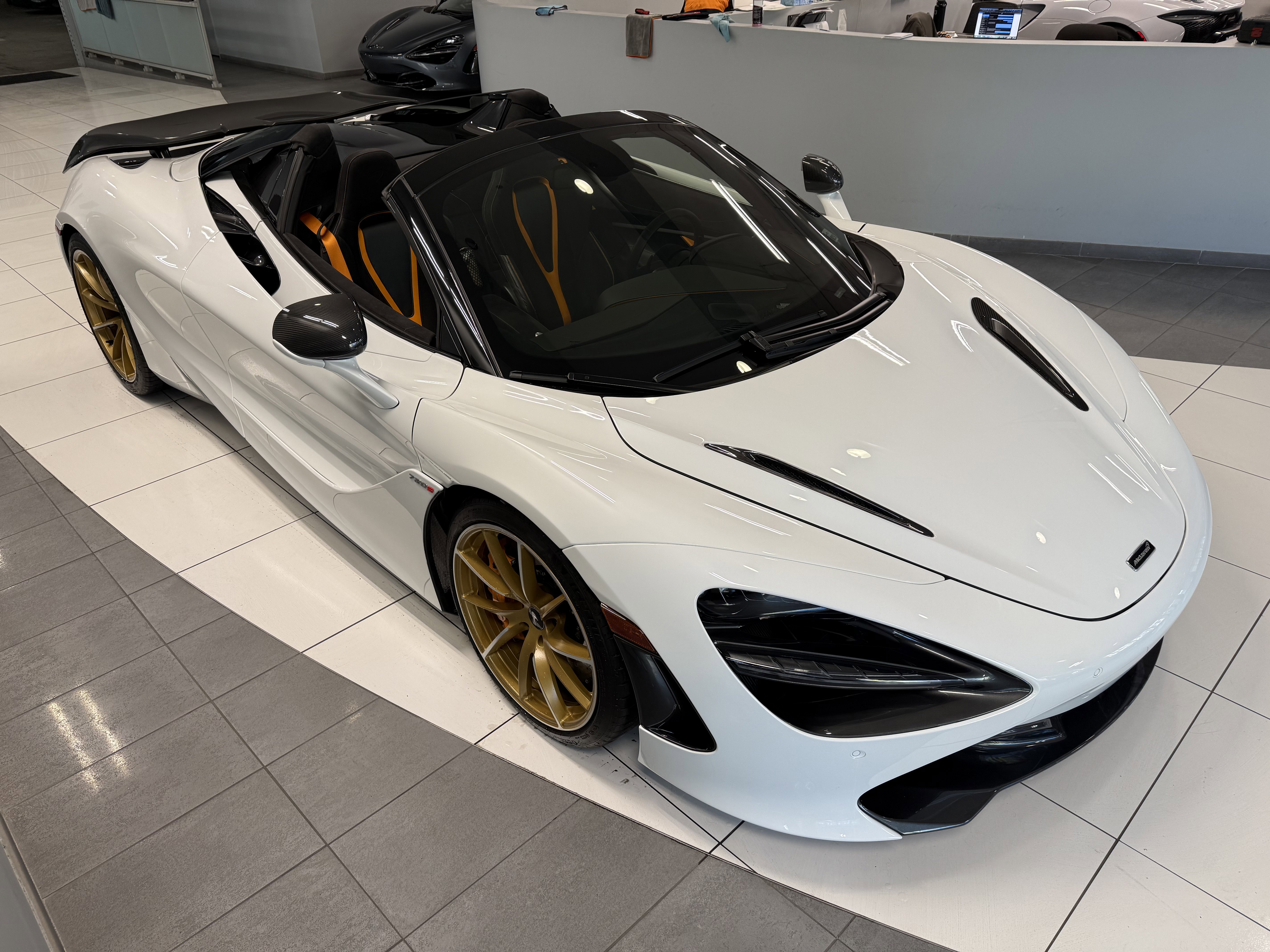 Used 2021 McLaren 720S Spider image 7