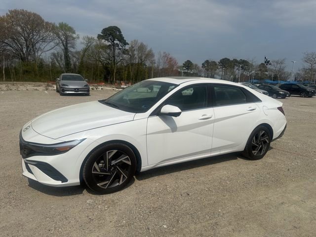Used 2024 Hyundai Elantra Limited image 6