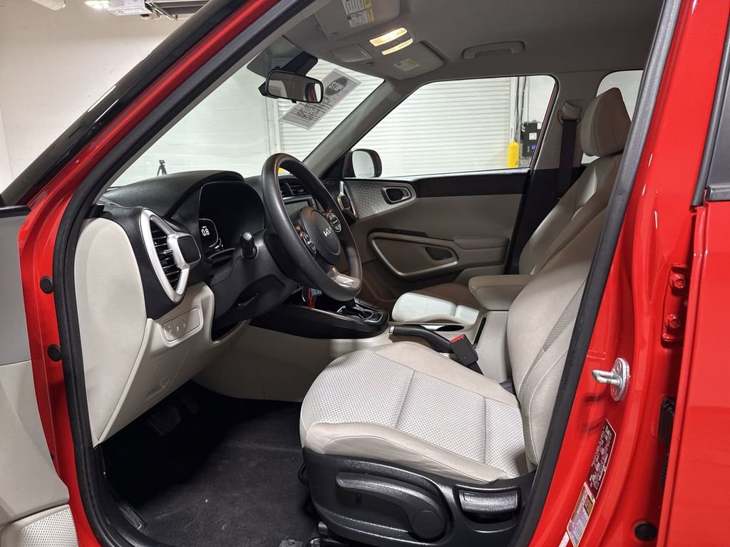 Used 2023 Kia Soul LX FWD image 19