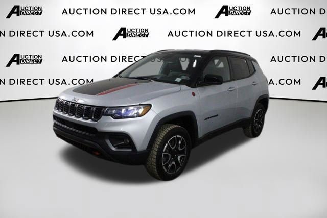 Used 2024 Jeep Compass Trailhawk AWD/4WD image 58