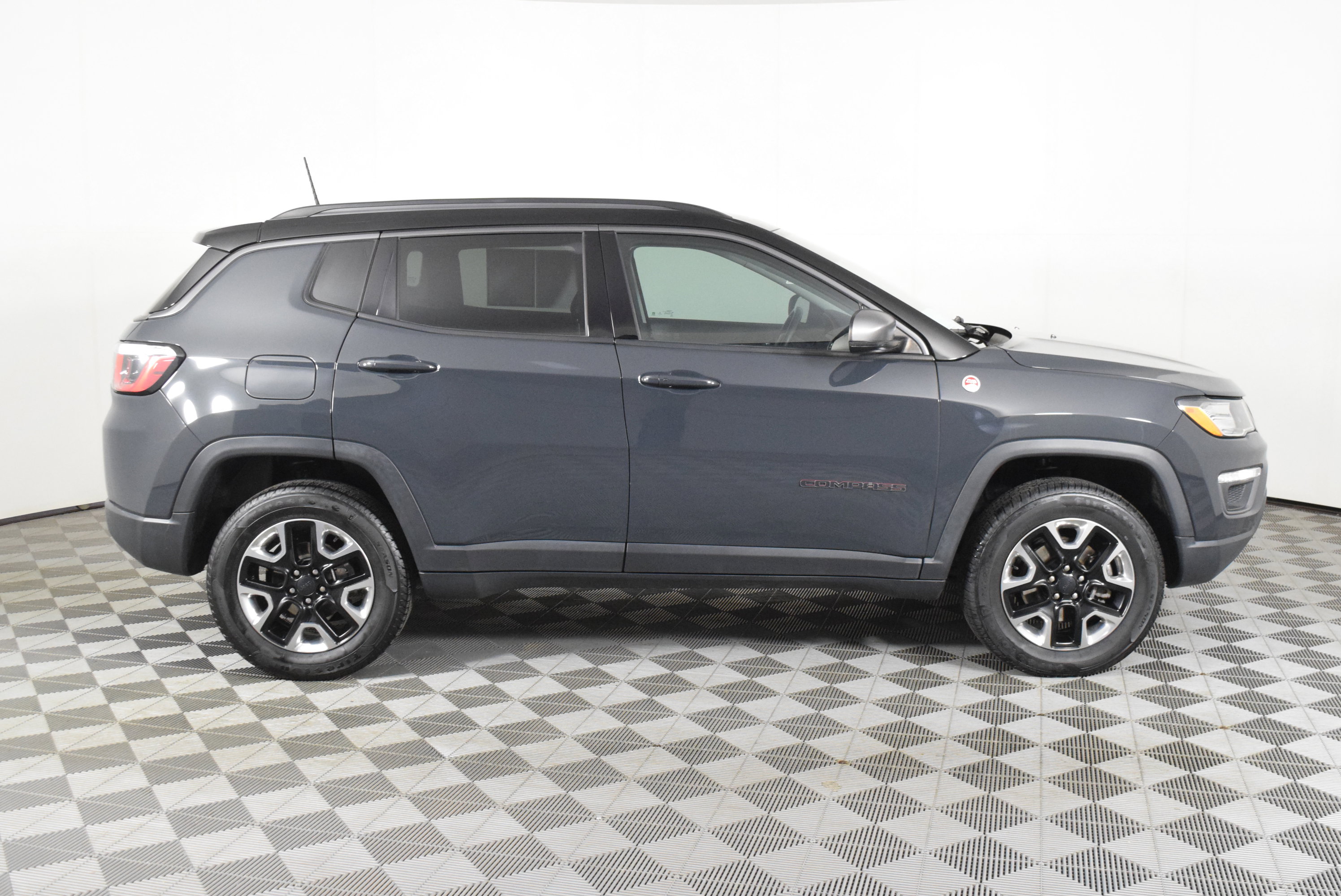 Used 2018 Jeep Compass Trailhawk w/ Navigation Group image 5