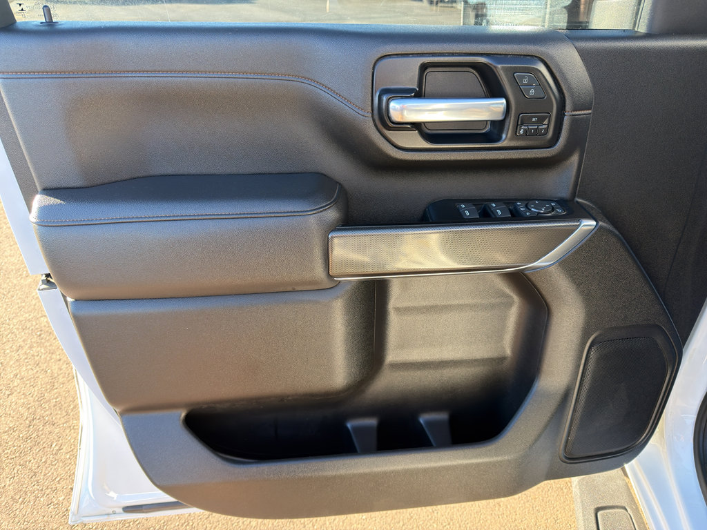 Used 2022 GMC Sierra 2500 AT4 image 13