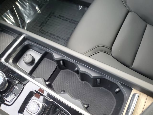 New 2026 Volvo XC60 B5 Plus w/ Protection Package Premier image 20
