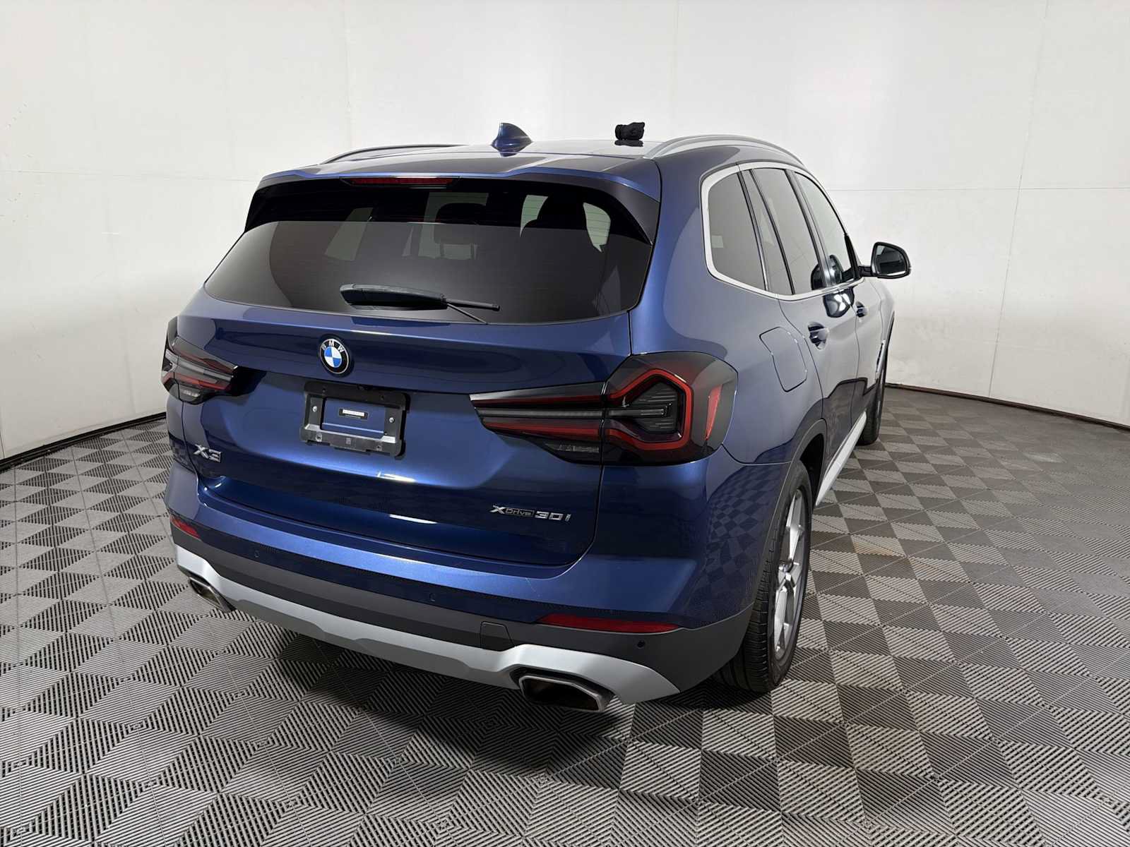 Used 2023 BMW X3 xDrive30i w/ Convenience Package AWD/4WD image 6