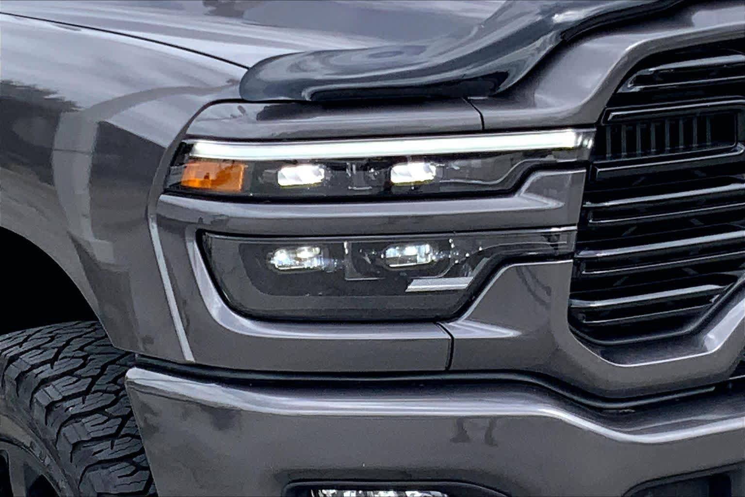 Used 2025 RAM 2500 Laramie AWD/4WD image 24