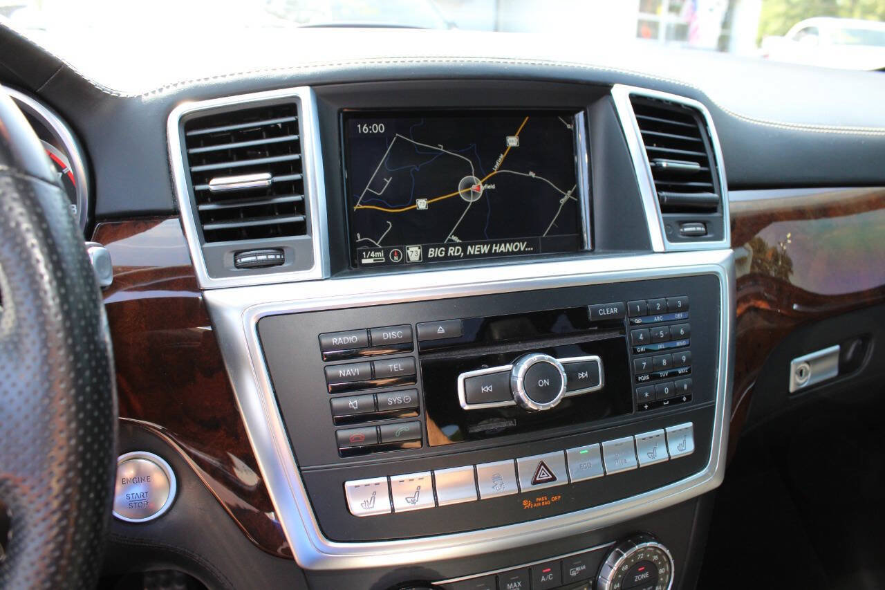 Used 2015 Mercedes-Benz GL 63 AMG 4MATIC w/ Accessory Chrome Package image 15