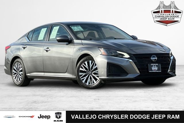Used 2023 Nissan Altima 2.5 SV image 1
