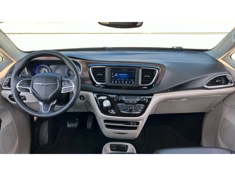 Used 2020 Chrysler Voyager Lxi image 29