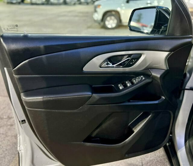 Used 2019 Chevrolet Traverse LS w/ LPO, Blackout Package AWD/4WD image 11