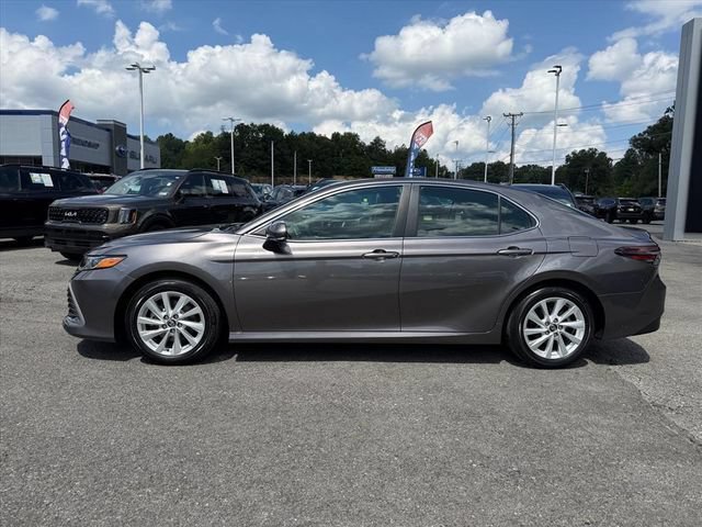 Used 2024 Toyota Camry SE w/ Convenience Package FWD image 4