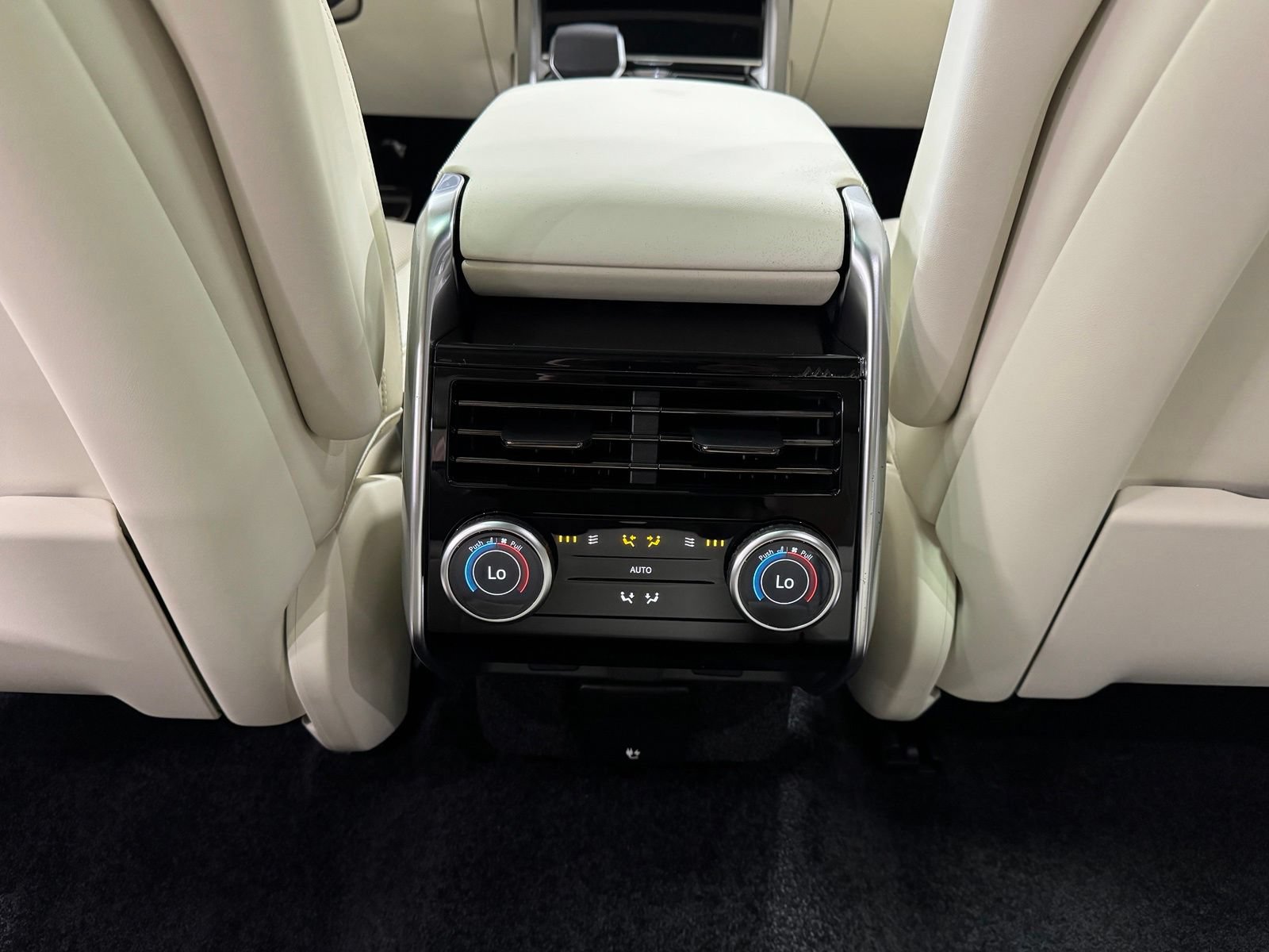New 2026 Land Rover Range Rover SE AWD/4WD image 35
