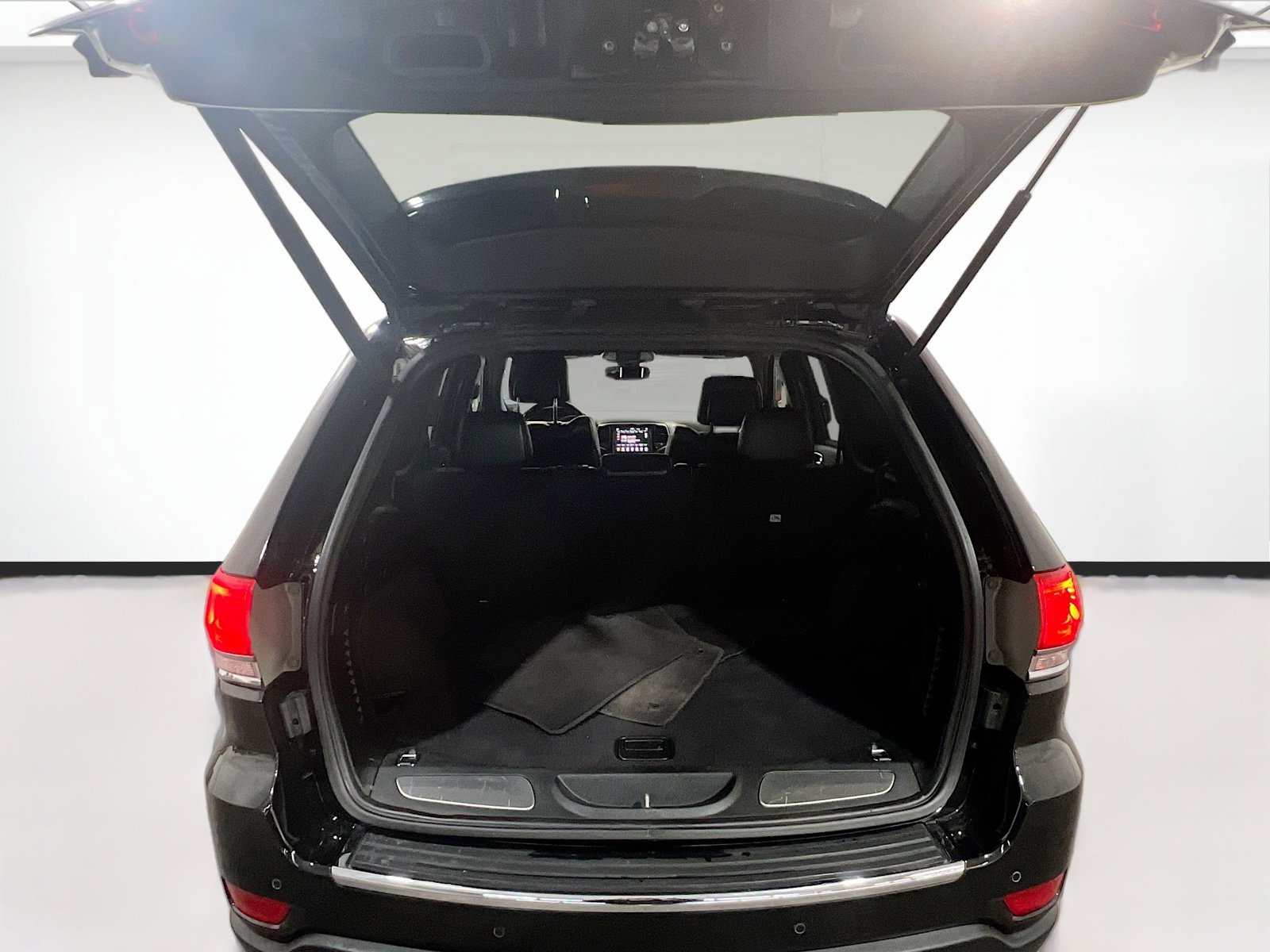 Used 2018 Jeep Grand Cherokee Limited image 20