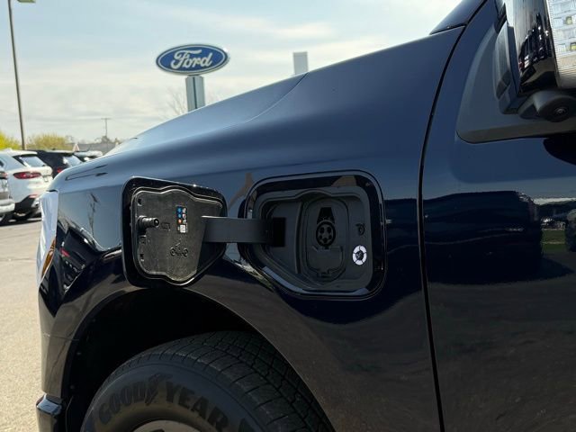 Used 2025 Ford F150 Lightning Lariat AWD/4WD image 54