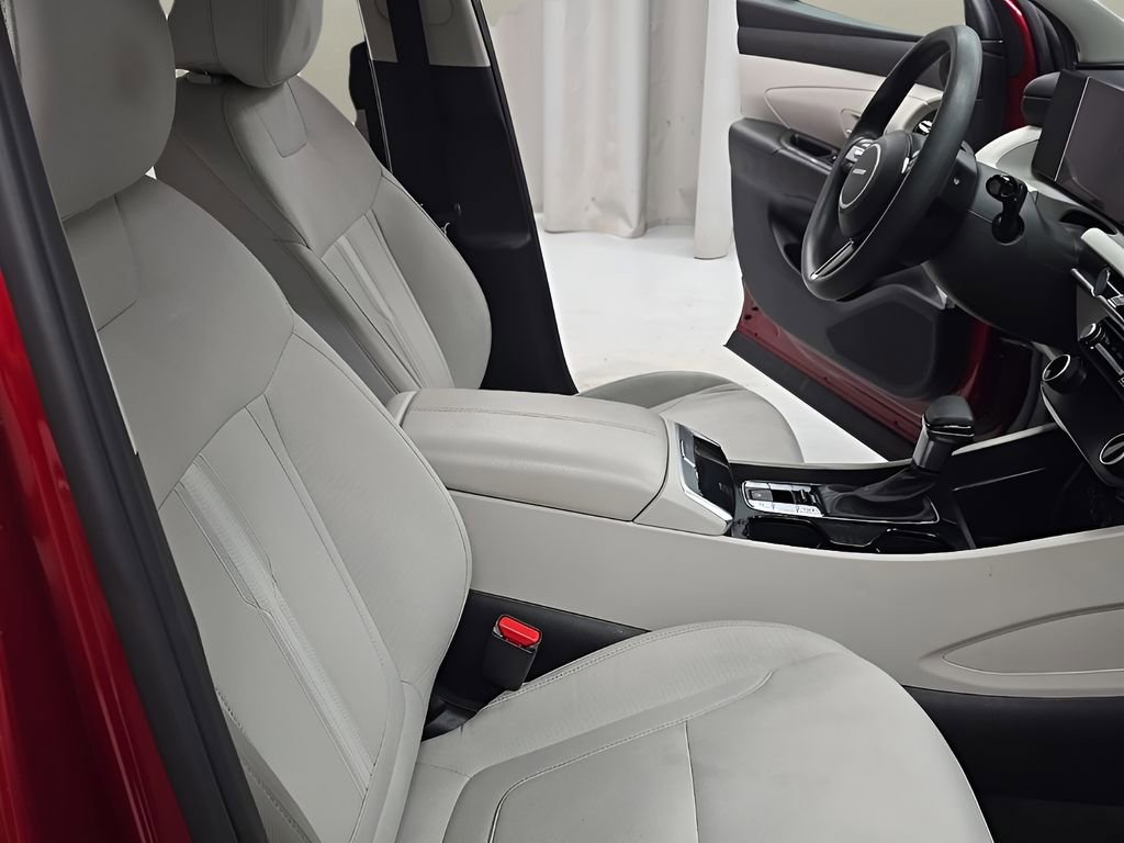 Used 2025 Hyundai Tucson SEL FWD image 19