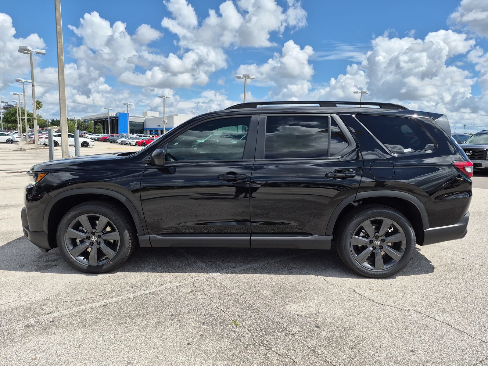New 2026 Honda Pilot Sport image 3