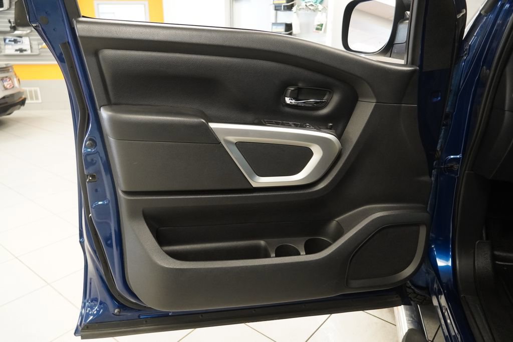 Used 2019 Nissan Titan SV AWD/4WD image 11