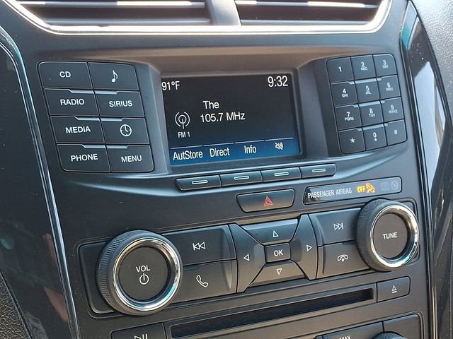 Used 2017 Ford Explorer XLT AWD/4WD image 3