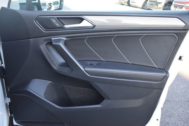 Used 2023 Volkswagen Tiguan SE image 44