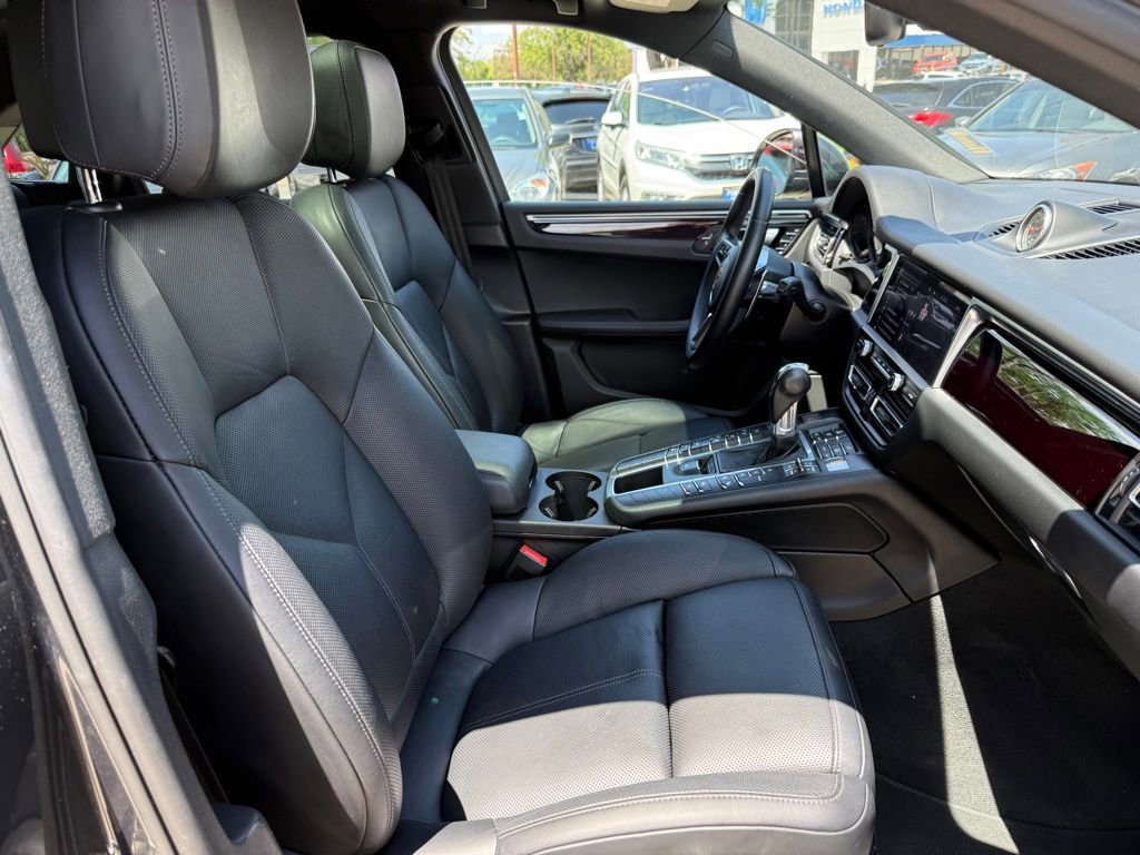 Used 2020 Porsche Macan AWD/4WD image 19