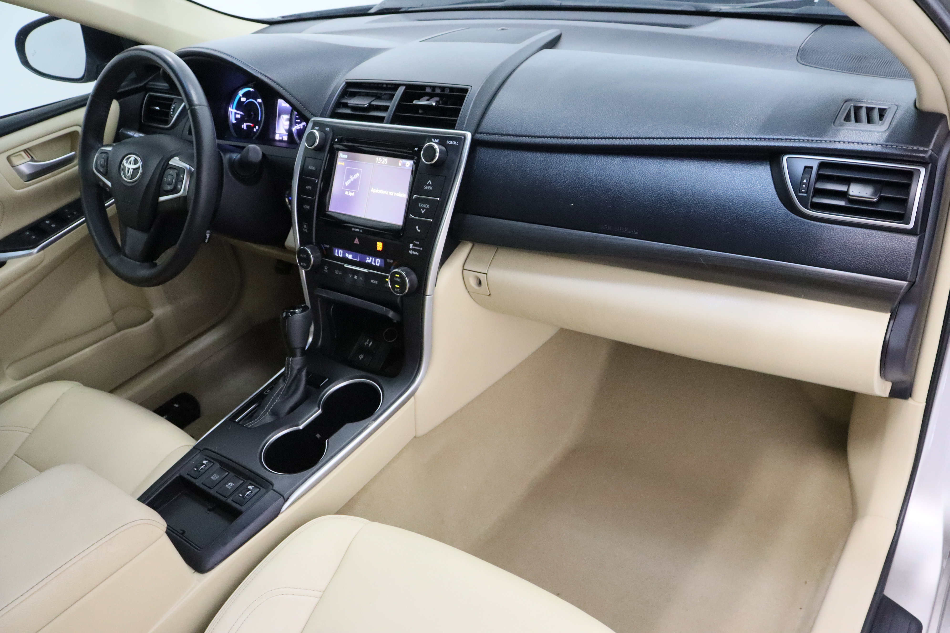 Used 2017 Toyota Camry XLE w/ Moonroof Package FWD image 38