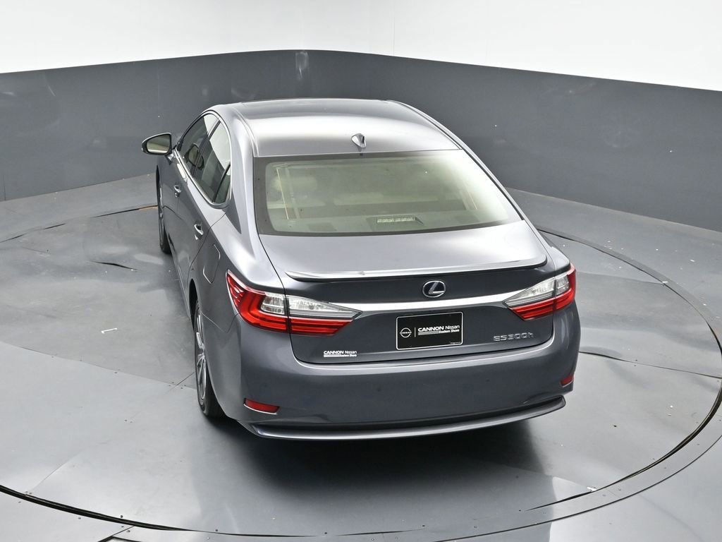 Used 2017 Lexus ES 300h image 35