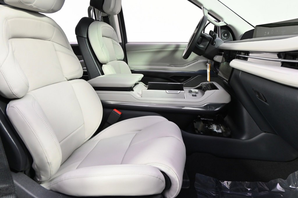 New 2026 Lincoln Navigator Reserve w/ Jet Appearance Package image 16