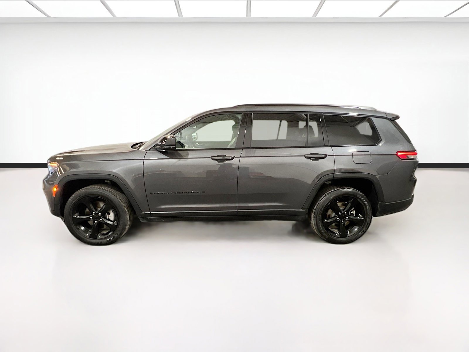 Used 2024 Jeep Grand Cherokee L Altitude AWD/4WD image 23