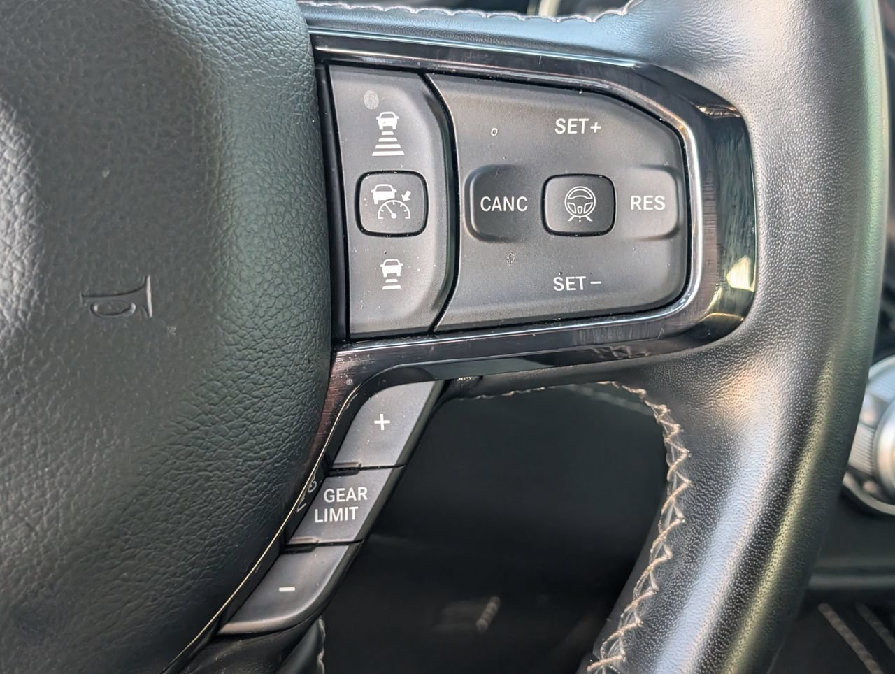 Used 2025 RAM 1500 Limited AWD/4WD image 21