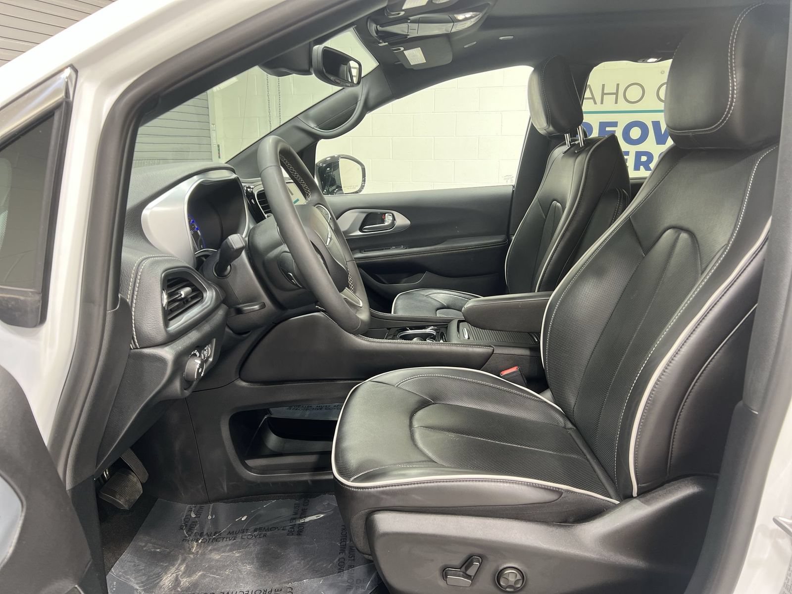 Used 2026 Chrysler Pacifica Limited AWD/4WD image 11