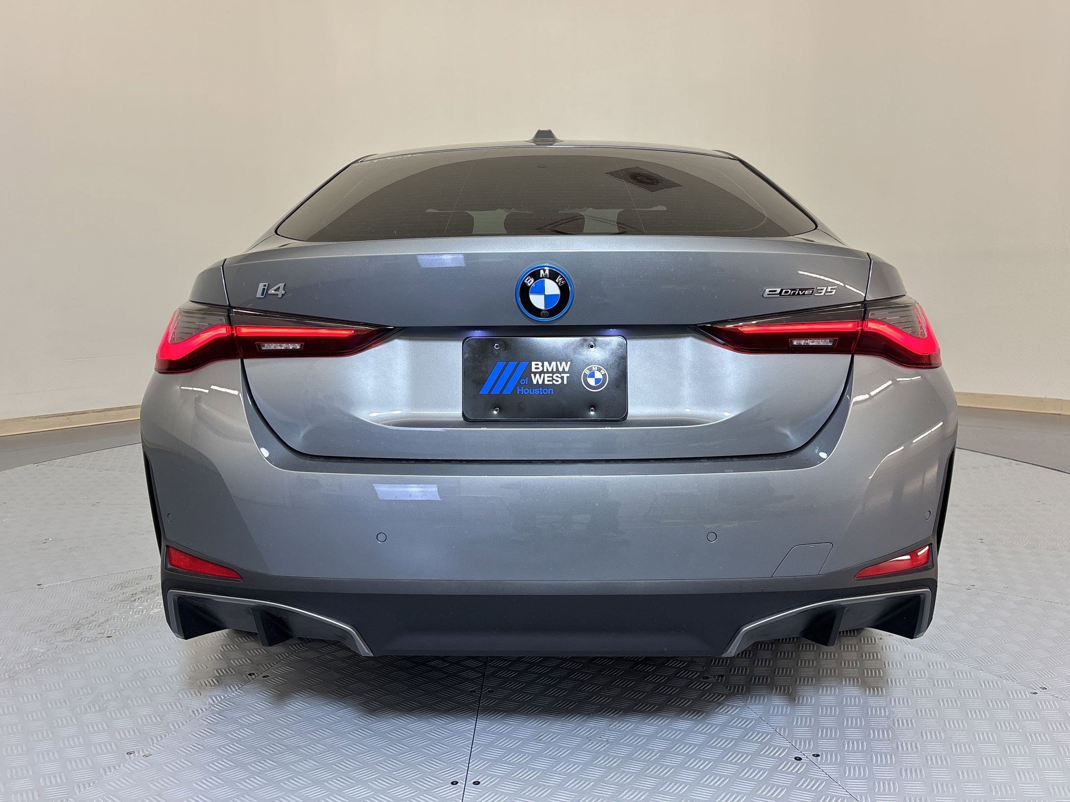 Used 2023 BMW i4 eDrive35 w/ Premium Package image 9