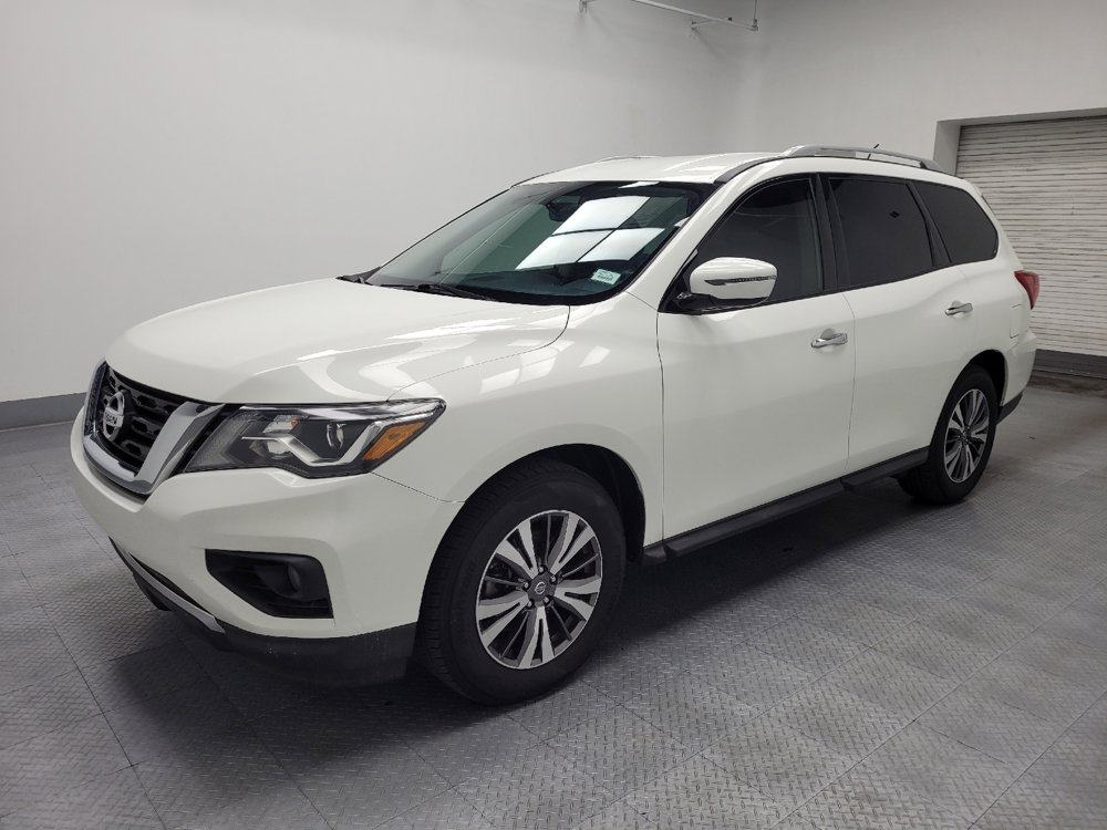 Used 2018 Nissan Pathfinder SV image 2