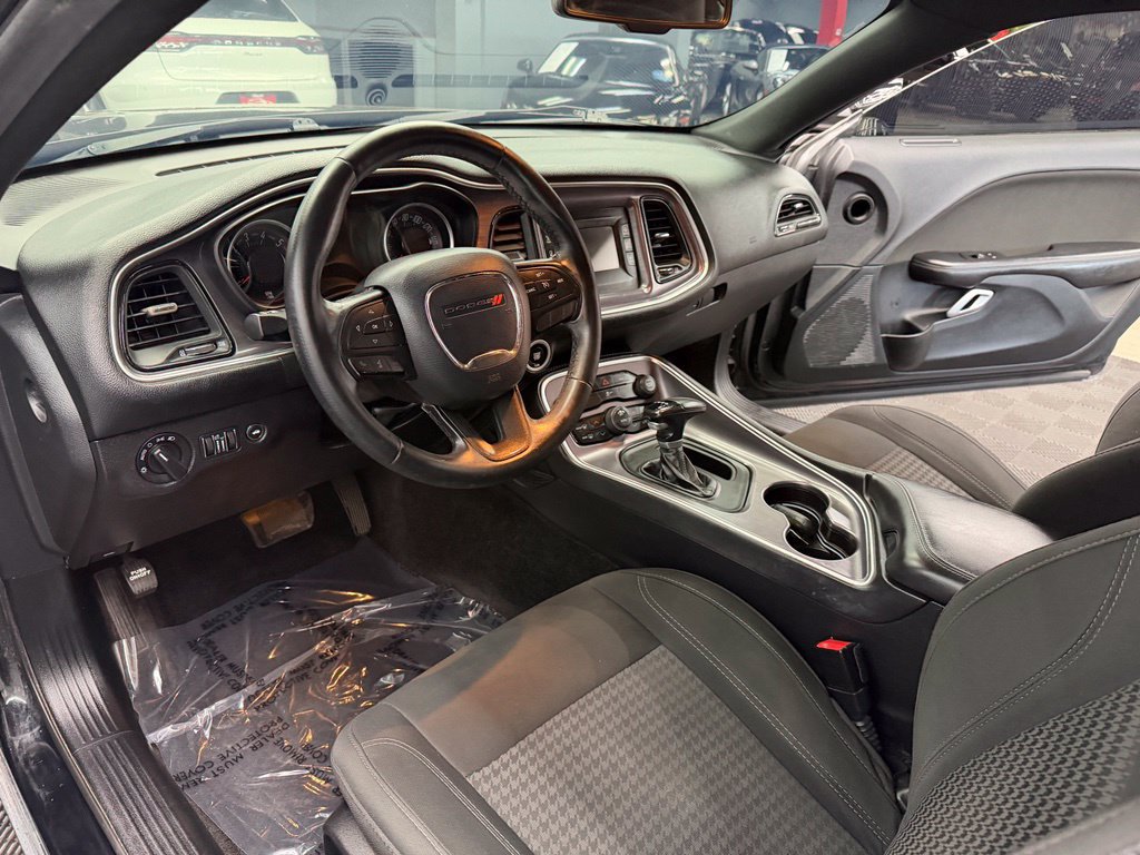 Used 2016 Dodge Challenger SXT RWD image 35