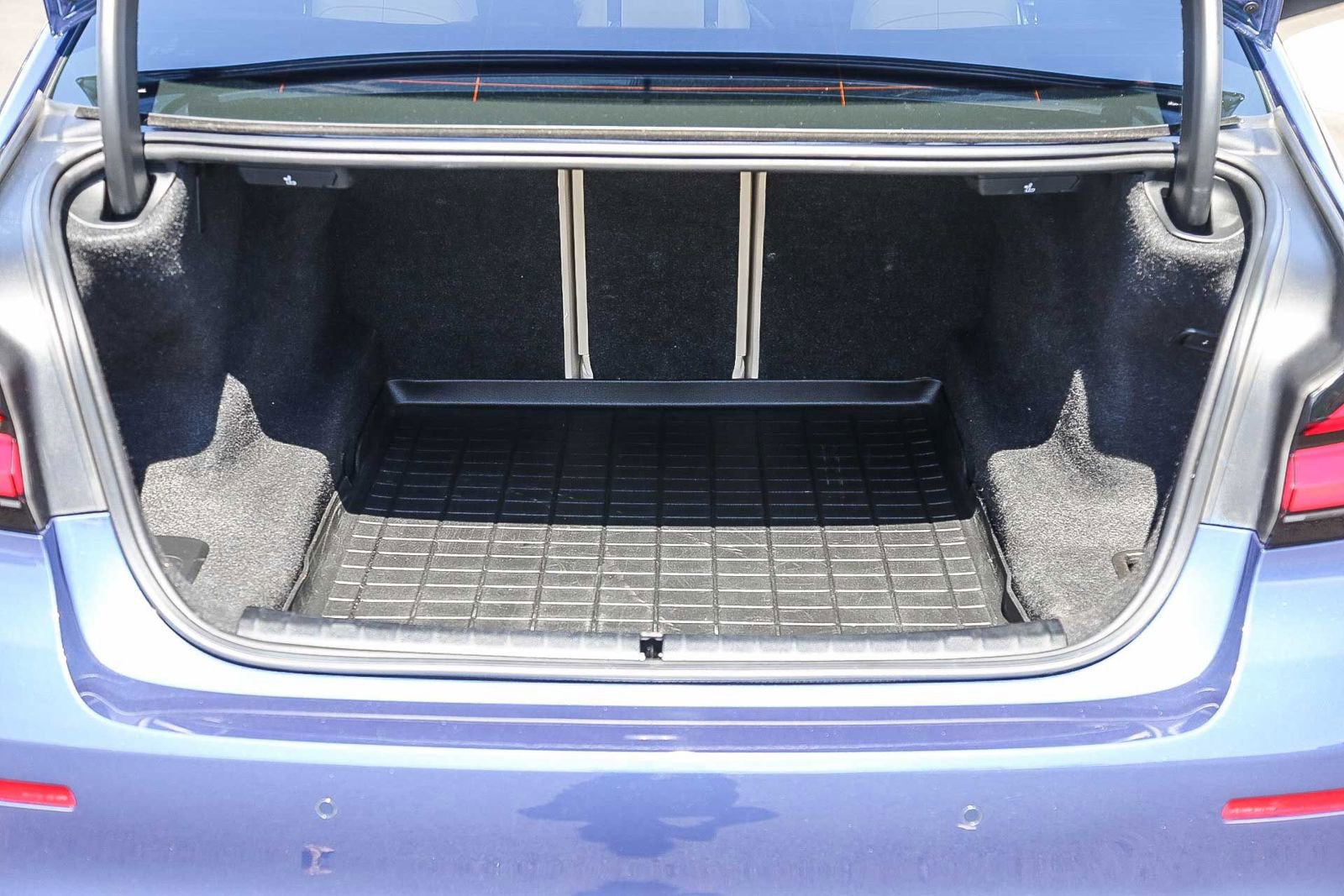 Used 2022 BMW 530i w/ Premium Package image 28