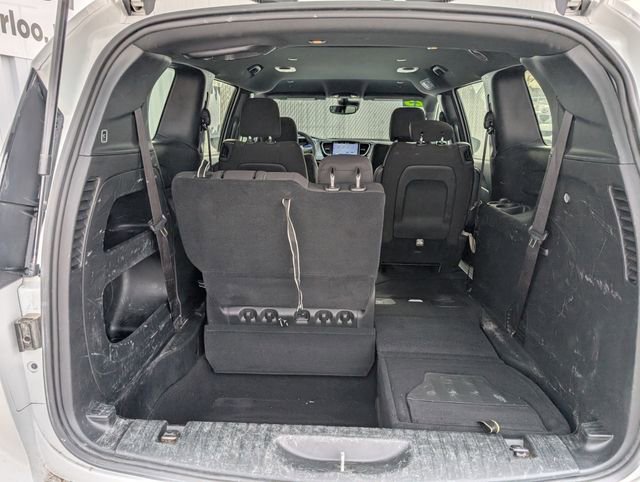 Used 2023 Chrysler Pacifica Touring image 22