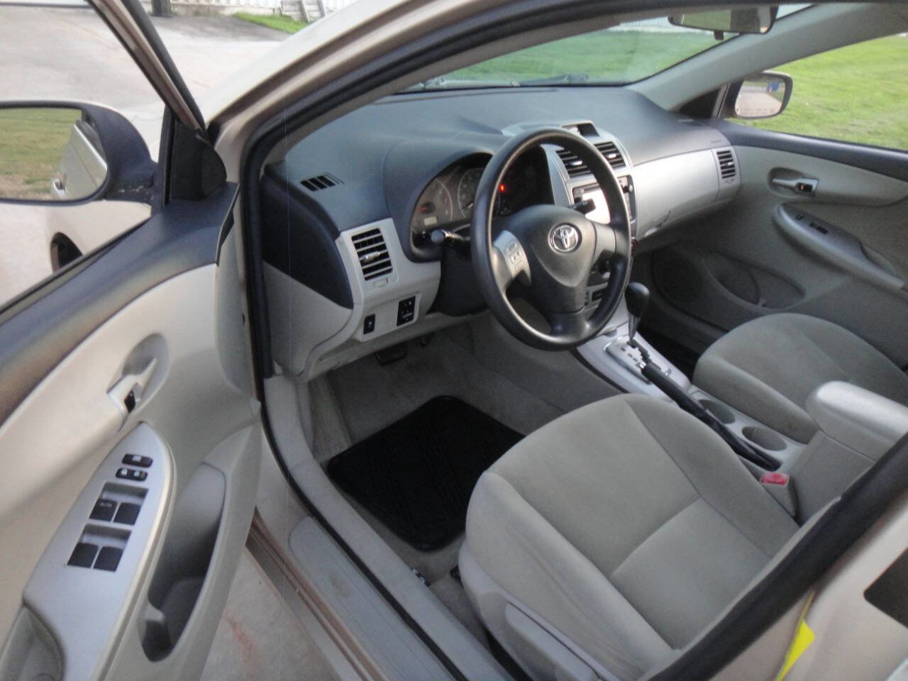 Used 2013 Toyota Corolla LE image 14