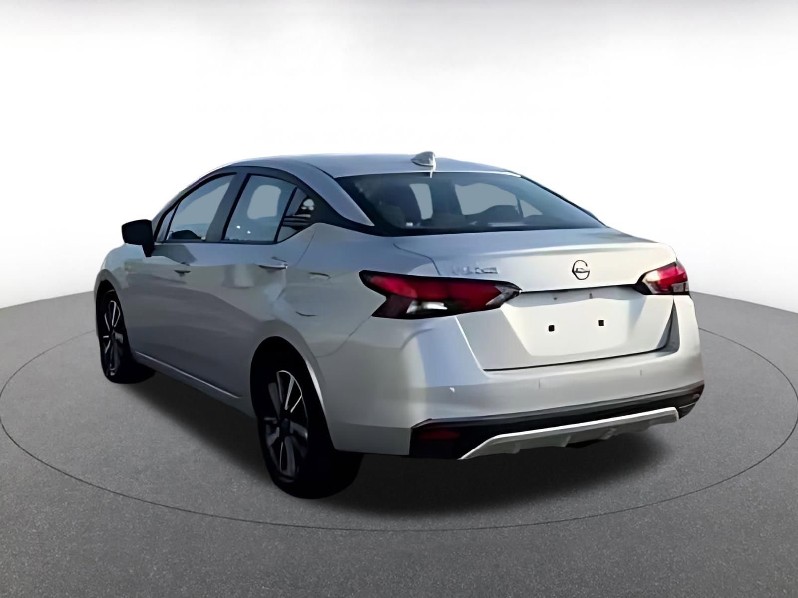 Used 2025 Nissan Versa SV image 16