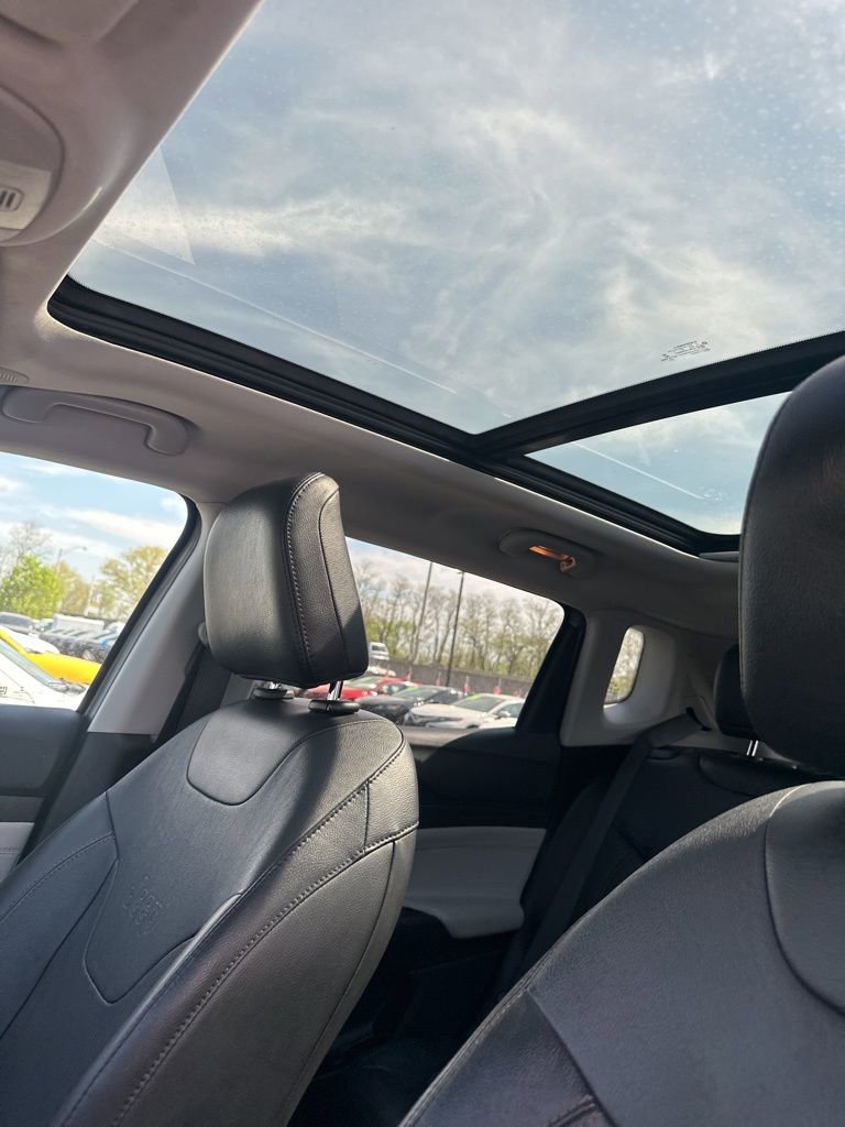 Used 2022 Jeep Compass Limited w/ Sun and Sound Group image 3
