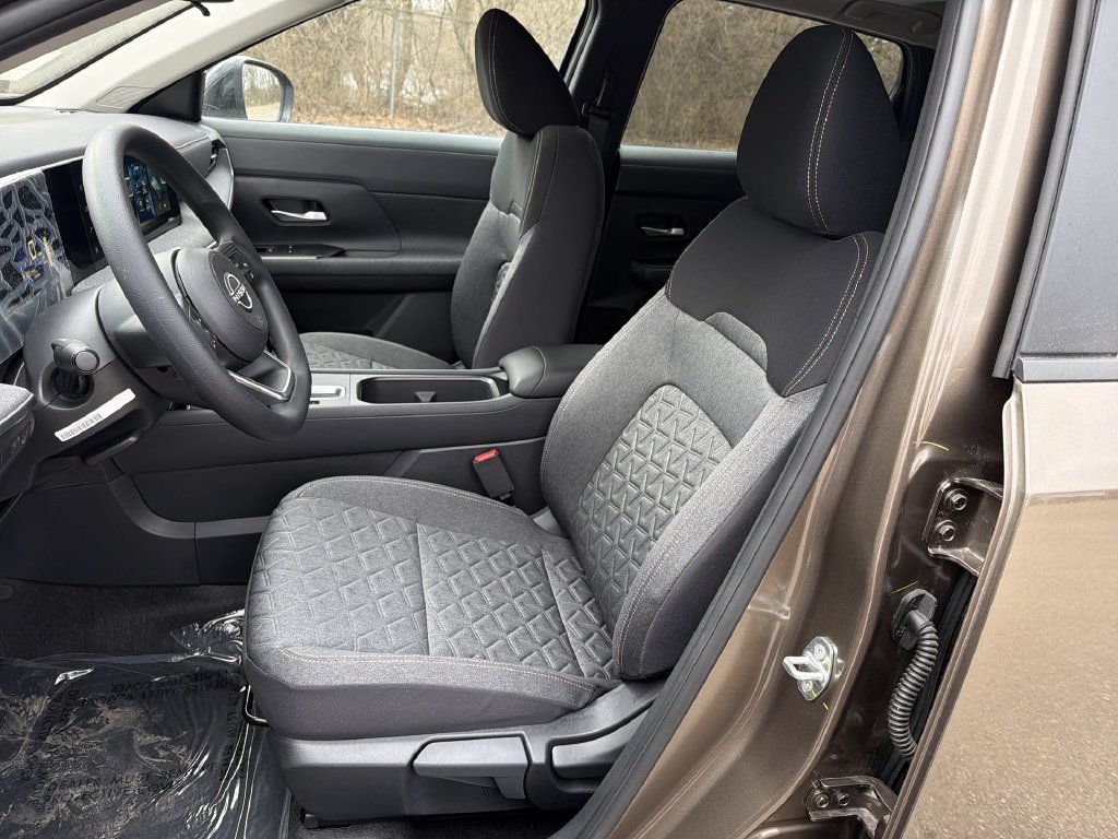 Certified 2026 Nissan Kicks SV w/ SV Premium Package AWD/4WD image 21