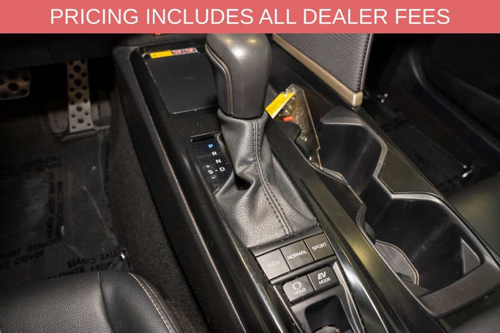 Used 2025 Toyota Camry SE FWD image 15