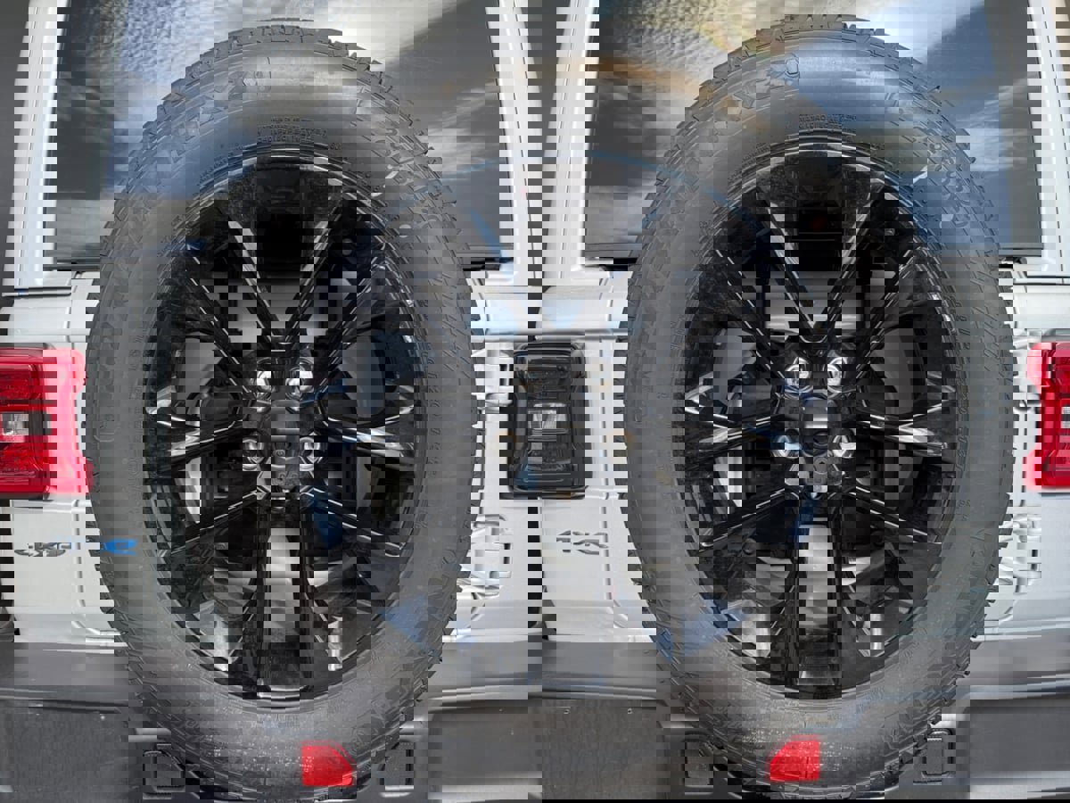 Used 2024 Jeep Wrangler Sahara image 10