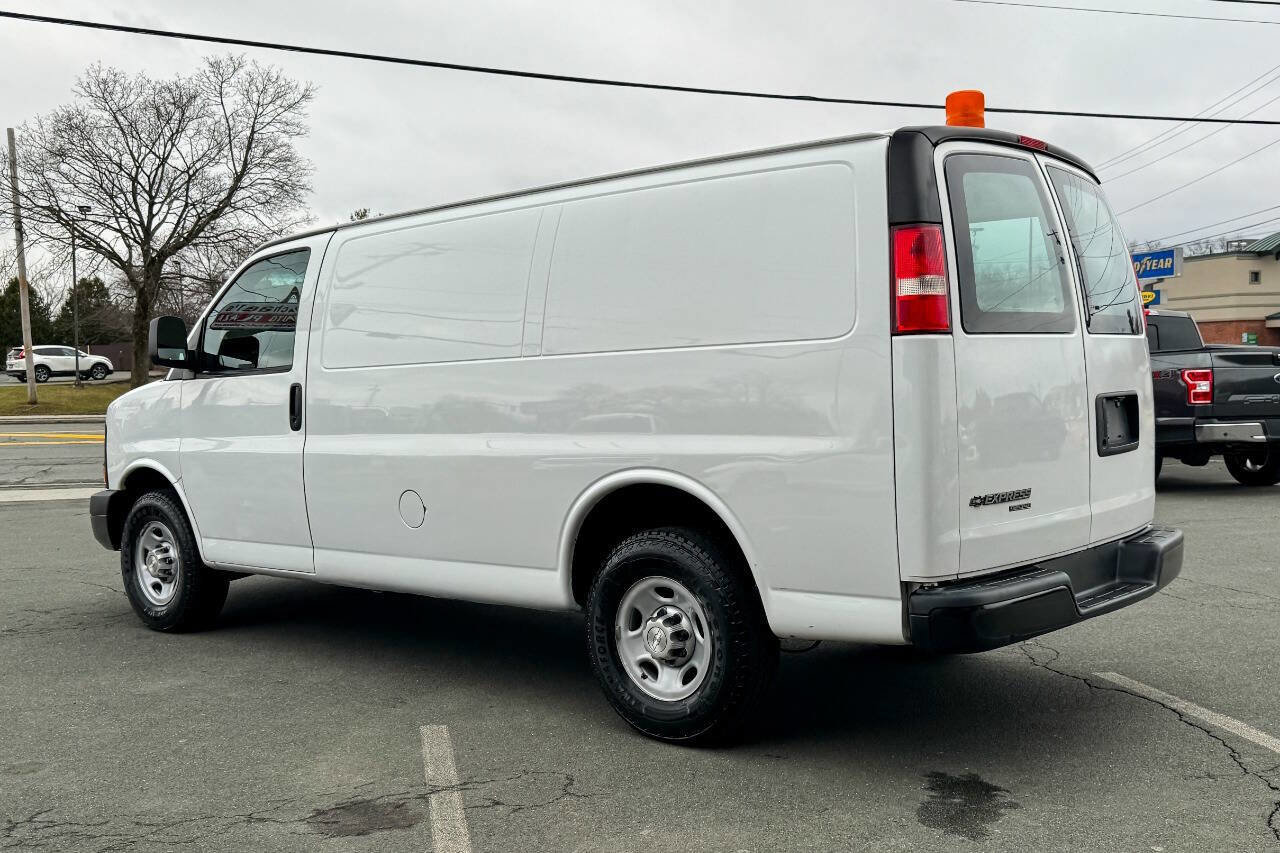 Used 2016 Chevrolet Express 2500 2500 3dr Cargo Van image 6