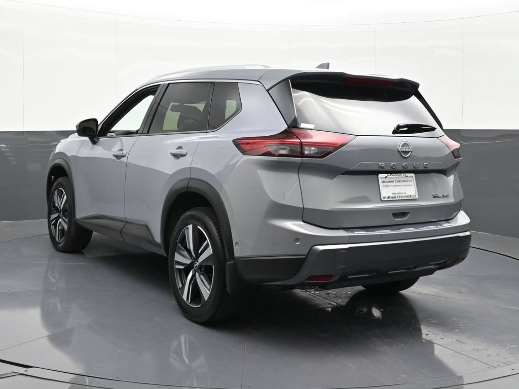 Used 2025 Nissan Rogue SL w/ SL Premium Package AWD/4WD image 3