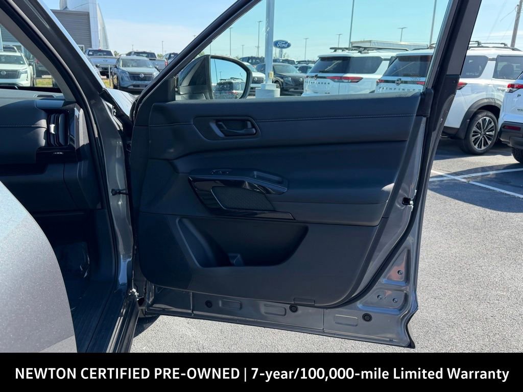 Used 2025 Nissan Pathfinder S FWD image 28