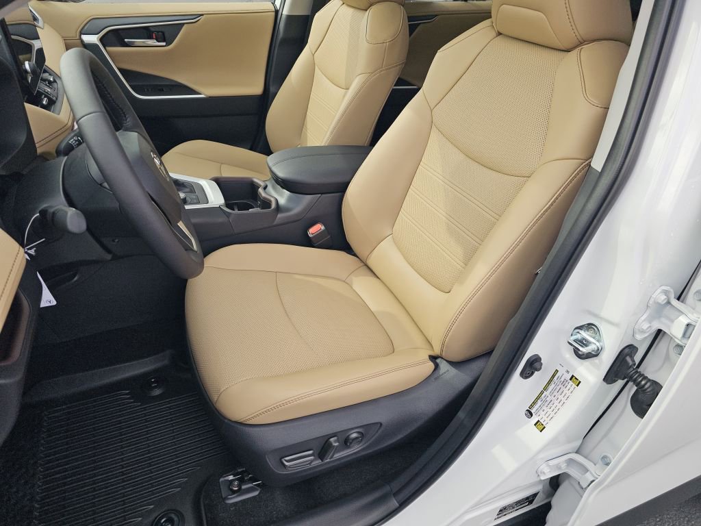 Used 2025 Toyota RAV4 Limited w/ Advanced Technology Package image 6