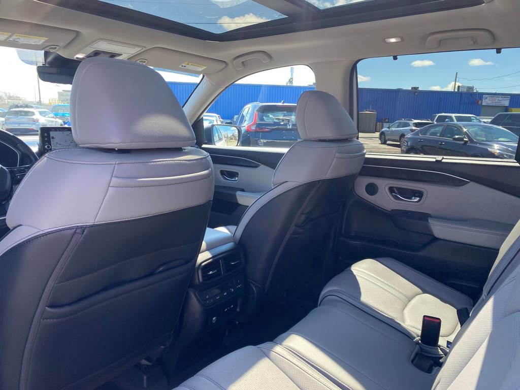 Used 2025 Honda Pilot Elite image 17
